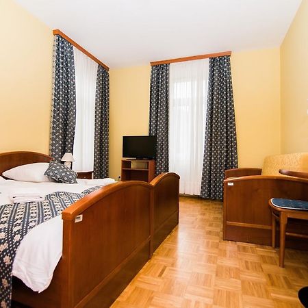 Garni Hotel Vila Ana Rogaska Slatina Exterior photo